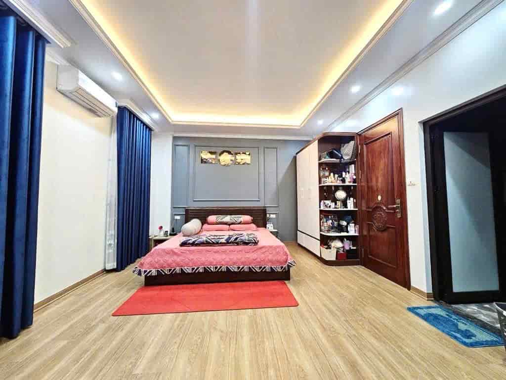 Nhà đẹp gần Nguyễn Phong Sắc – 6 tầng – 35m² – 8.9 tỷ
