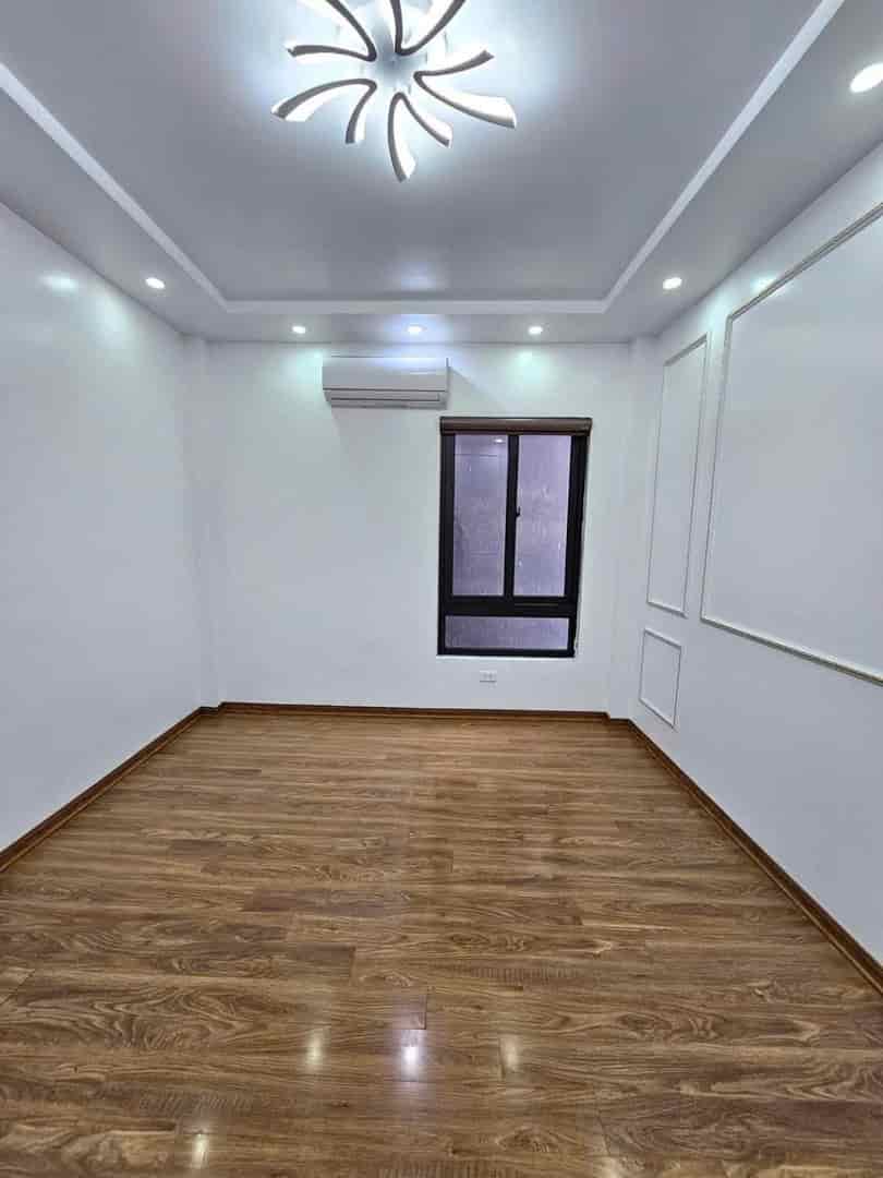 Nhà 5 tầng, ngõ 68 Cầu Giấy, 38m², sân để xe, 10.8 tỷ