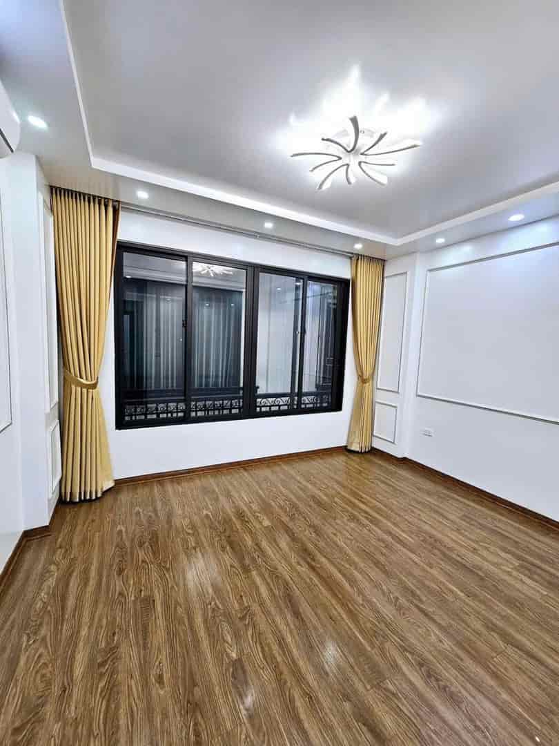 Nhà 5 tầng, ngõ 68 Cầu Giấy, 38m², sân để xe, 10.8 tỷ