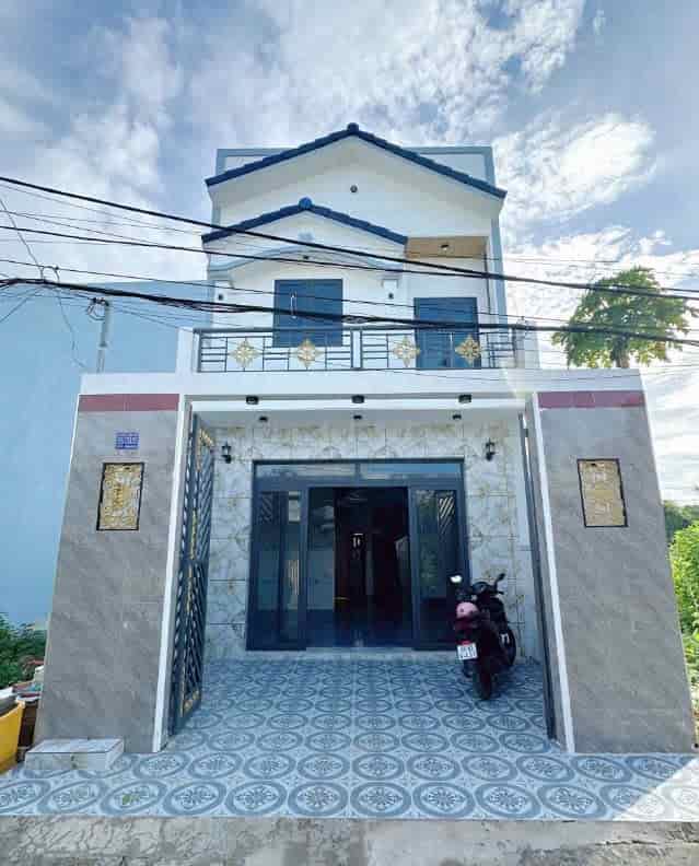 Cần bán gấp căn nhà 1 trệt 1 lầu để đi Mỹ