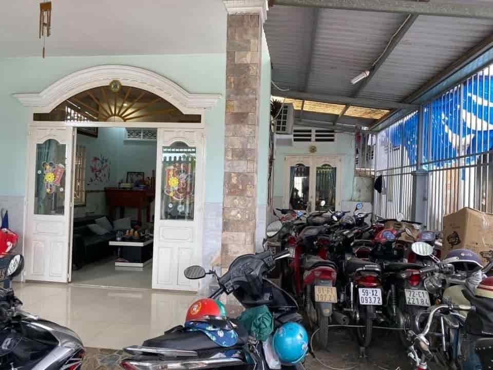 ĐỐI DIỆN CỔNG KHU CHẾ XUẤT LINH TRUNG 2, BA BƯỚC RA MẶT TIỀN, XE BEN NGỦ TRONG NHÀ, NGANG 7M, XÂY NHÀ