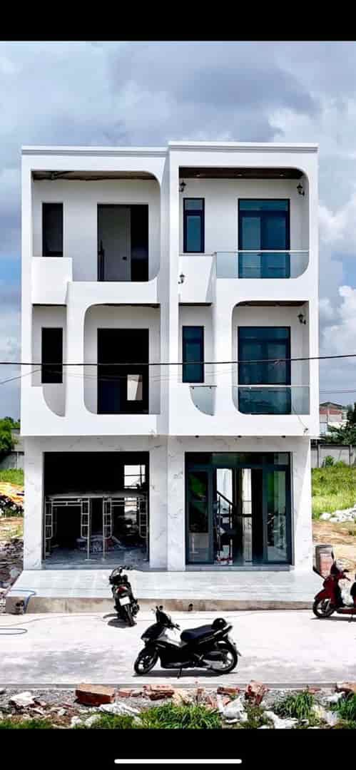 Nhà 1 trệt 2 lầu - full nội thất - Trả trước 1 tỷ 150 nhận nhà ở ngay.