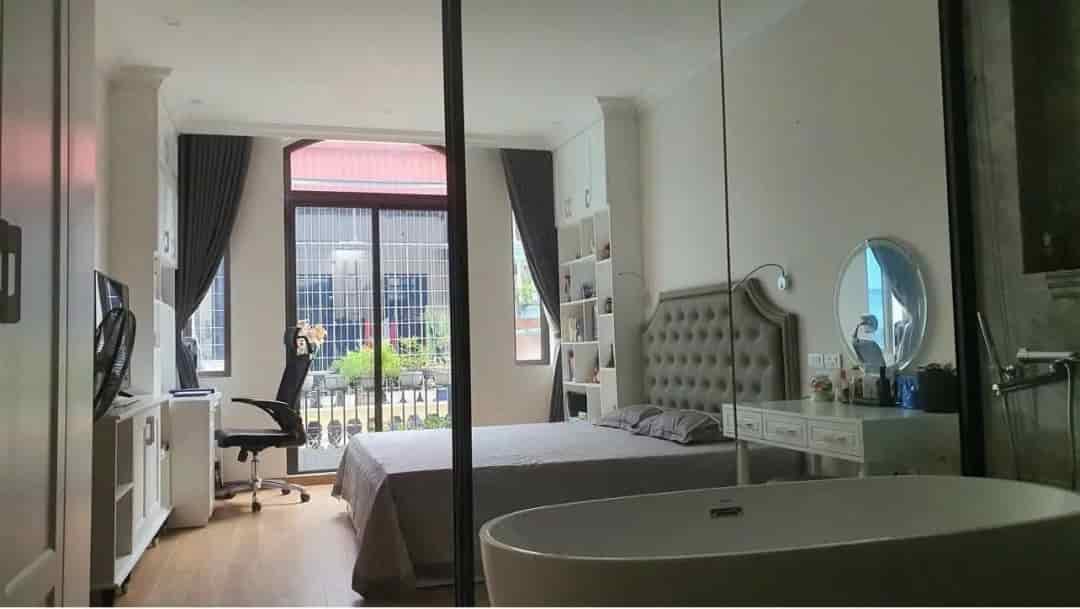 Bán Nhà Khương Trung. Thanh Xuân. Ô Tô. DT 36m2. MT 3,7m. 4 Tầng. Giá 13,76 Tỷ.