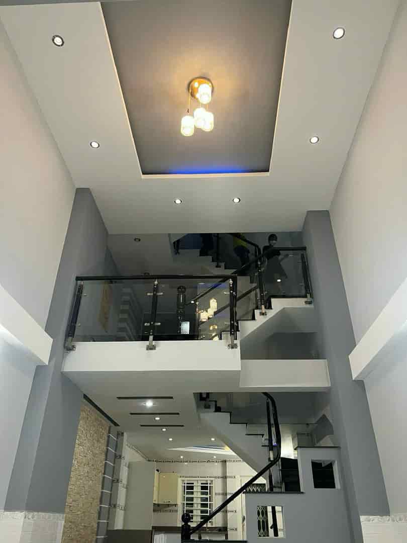 Chính Chủ Gửi Bán Gấp nhà đẹp 1 trệt 1 lững 2 lầu hẻm Lạc Long Quân, Tân Bình, tiện ích bủa vây giá 4 tỷ TL