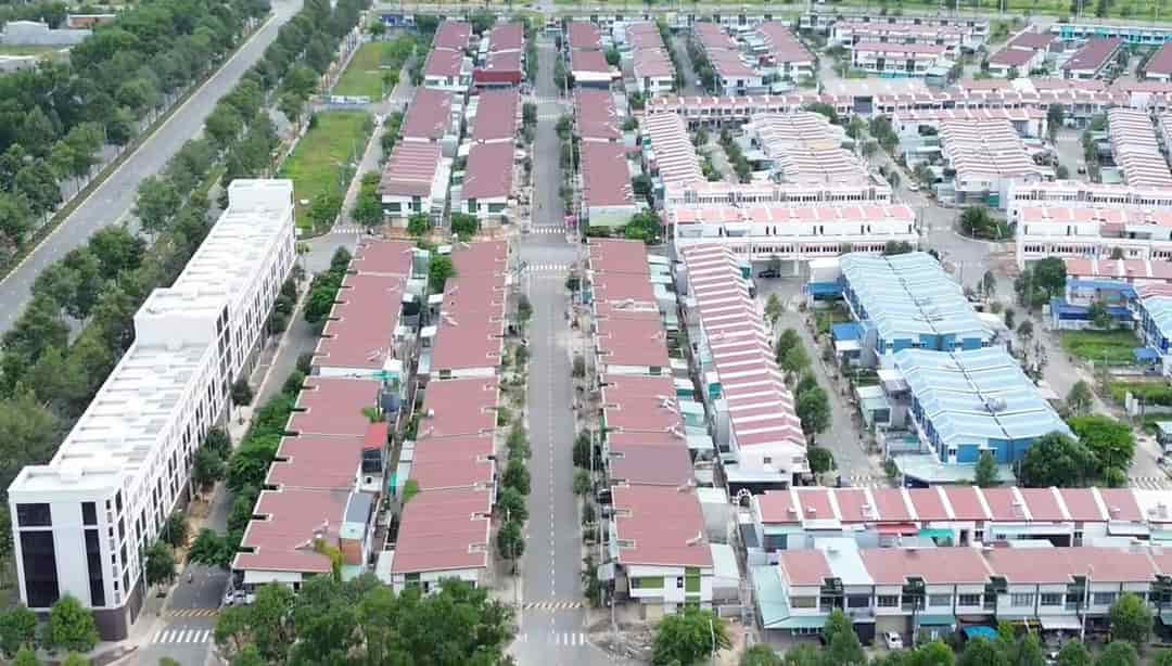 Chính chủ kẹt tiền bán biệt thự liên kế vườn giá tốt kế siêu thị Go, Bến Cát