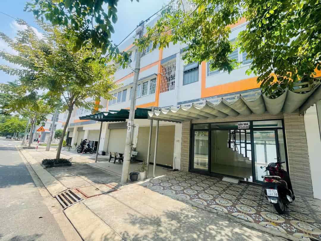 Bán gấp nhà 3PN tại Oasis City Bến Cát, giá rẻ nhất dự án, sang tên nhanh, ngay trường Việt Đức