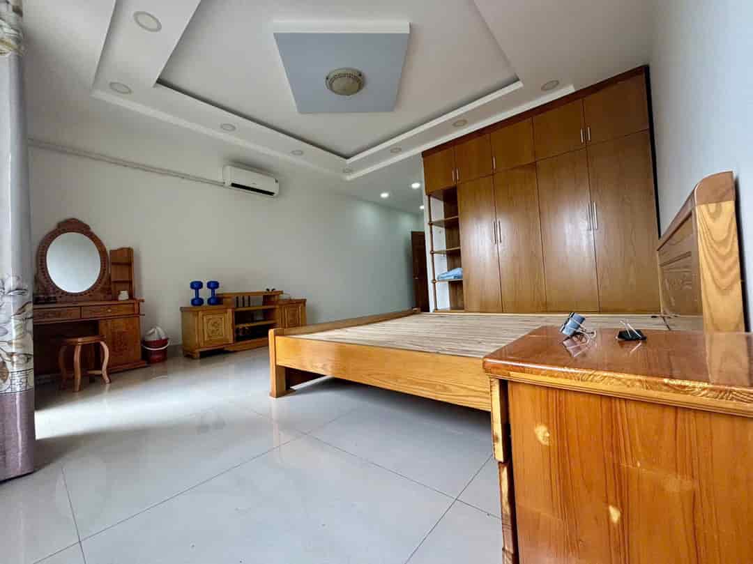 Bán thuê căn Biệt Thự góc công viên 150m2 duy nhất tại Làng chuyên Gia