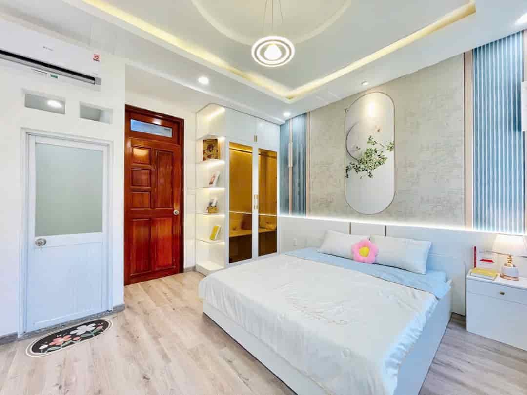 Cần bán gấp nhà DT 62m2, giá 3 tỷ 150 triệu hẻm xe hơi Cách Mạng Tháng 8, P12, Quận 10, SHR