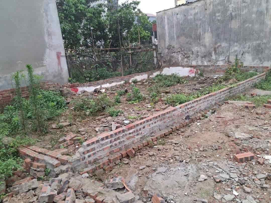 Bán mảnh đất sát ô tô, ngay chợ Thôn 3 Vạn Phúc, DT40M*MT4M giá 3.1 tỷ
