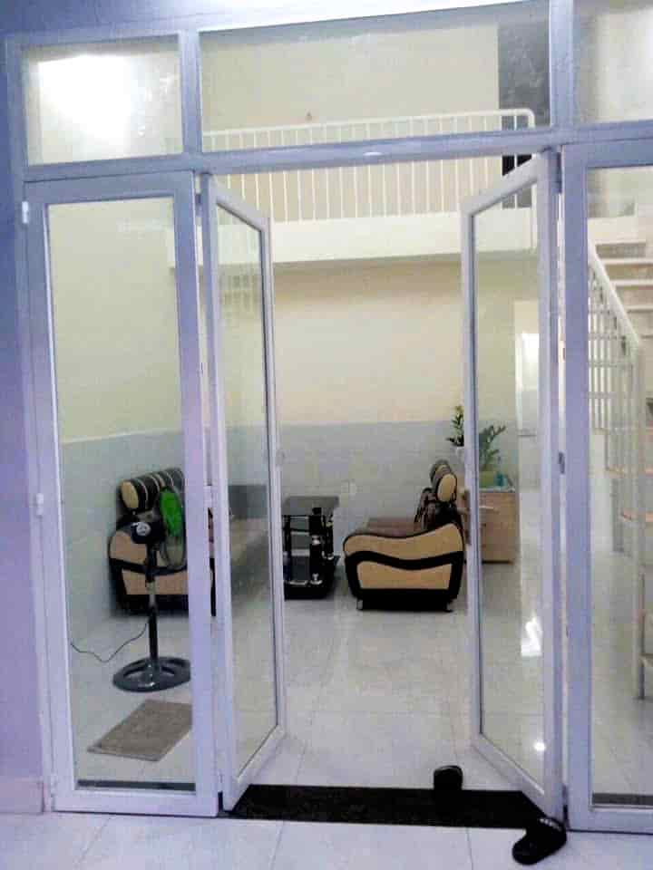 Cho thuê nhà trệt lửng 52m2, 3PN, gần chợ, hẻm yên tĩnh, Linh Đông