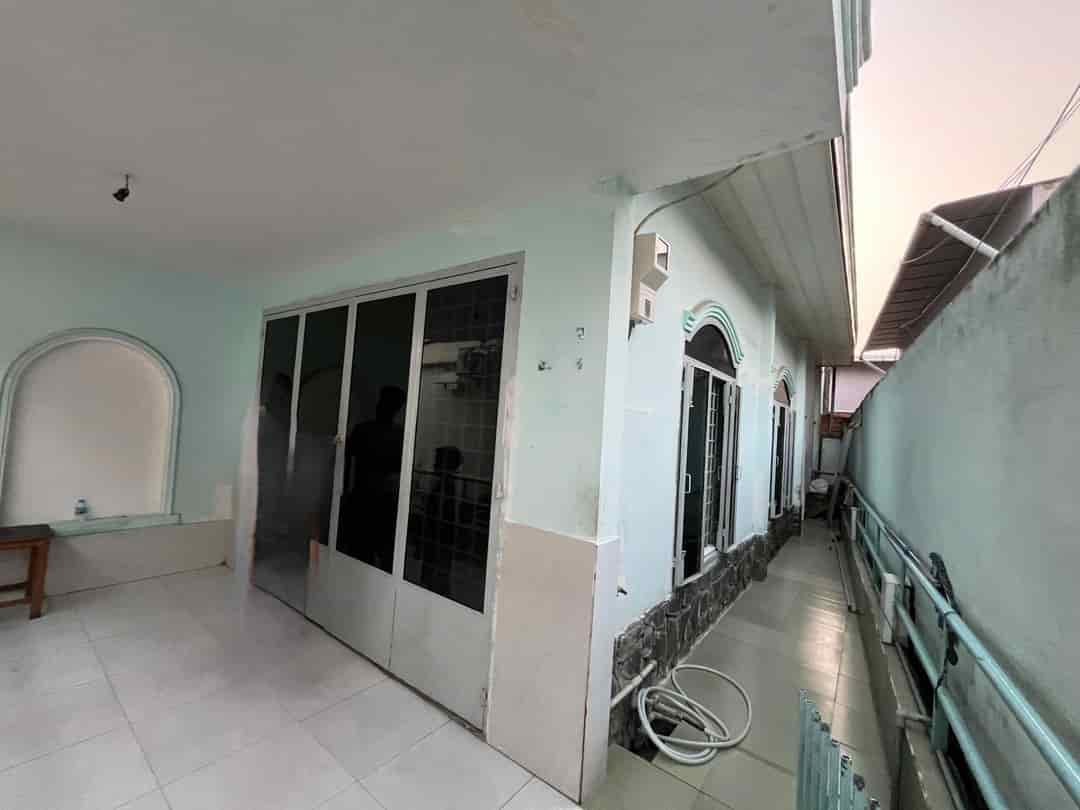 Cho thuê nhà nguyên căn gần chợ Thủ Đức, đường số 40, Linh Đông