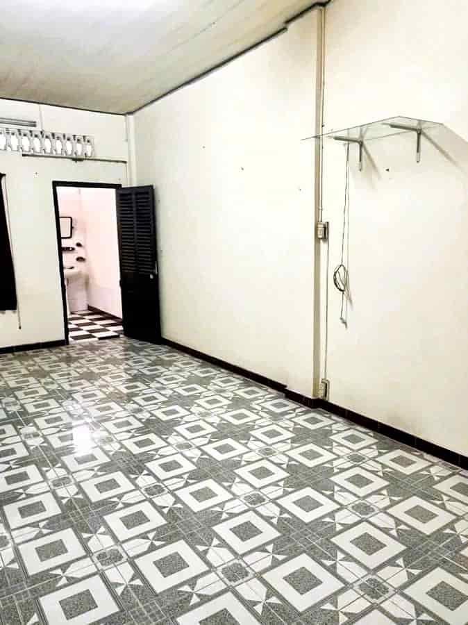 Bán nhà cấp 4 hẻm xe hơi phường Linh Trung gần chợ và trường Hoàng Diệu