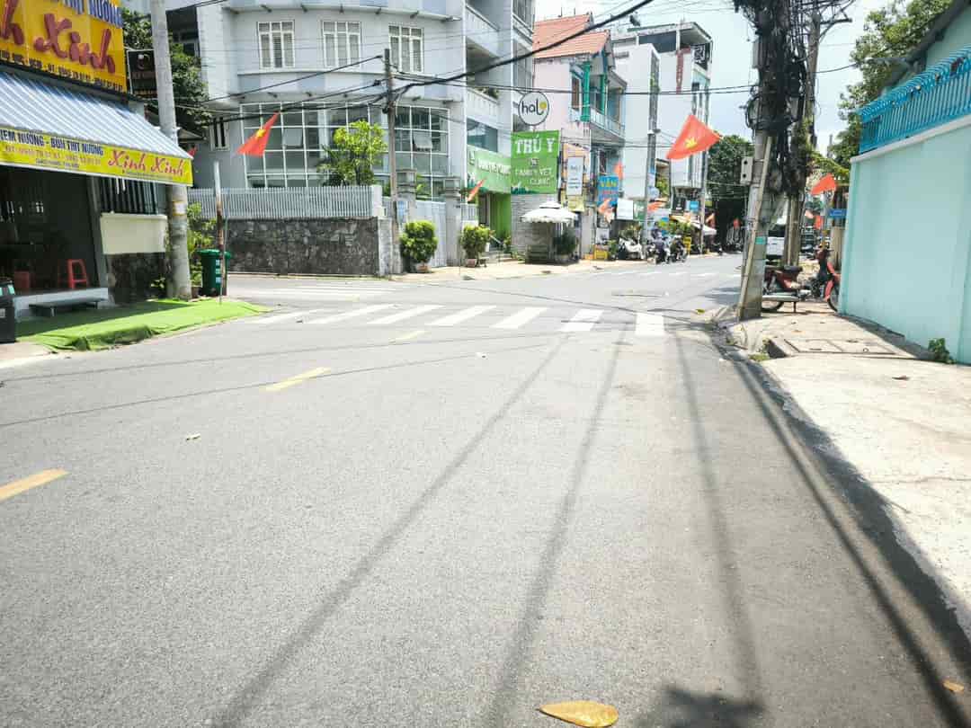 Nhà mặt tiền đường Hữu Nghị, vị trí đắc địa, kinh doanh sầm uất. 109m2, 4 tầng kiên cố, 5pn 5wc  rộng rãi
