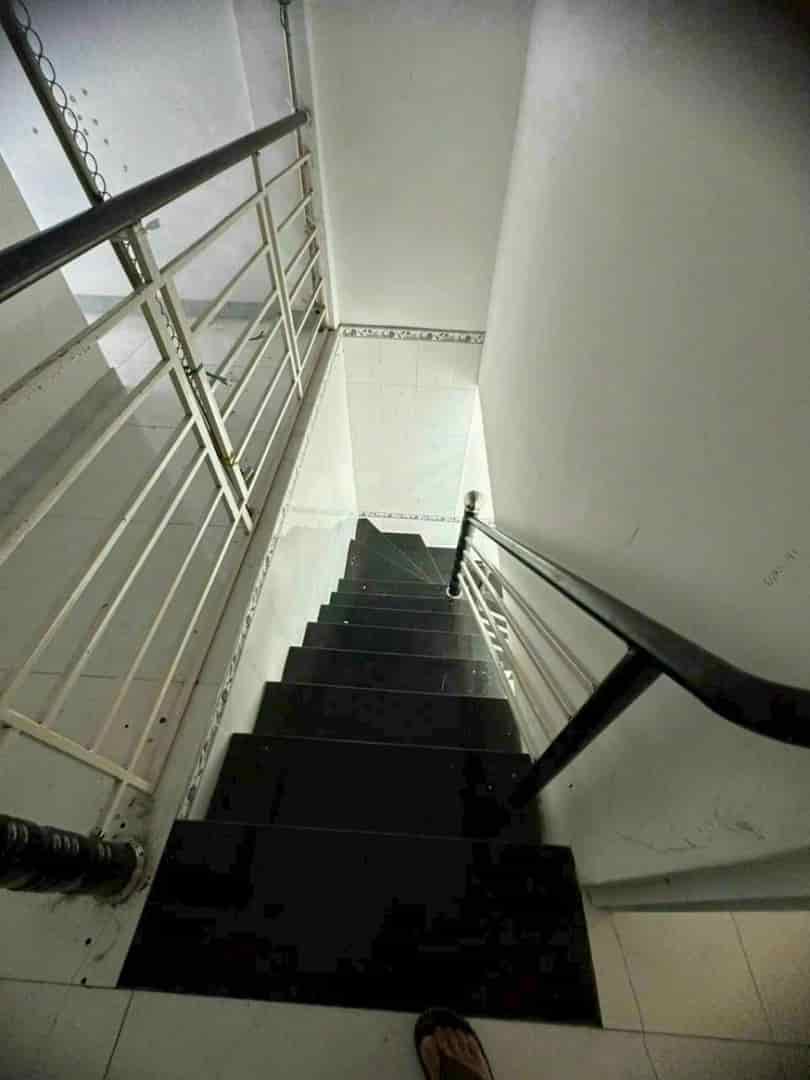Bán nhà mặt phố Nguyễn Xiển, Q.9, 60m², 2 tầng, 1.9 tỷ, sổ đỏ