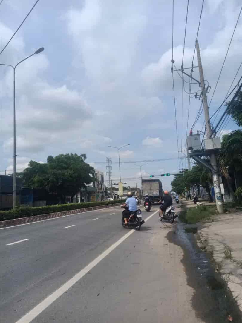 BÁN GẤP XƯỞNG ĐANG CÓ DÒNG TIỀN 45TR/THÁNG, HỢP ĐỒNG ỔN ĐỊNH, 1400M2, 500M THỔ CƯ, 18 TỶ