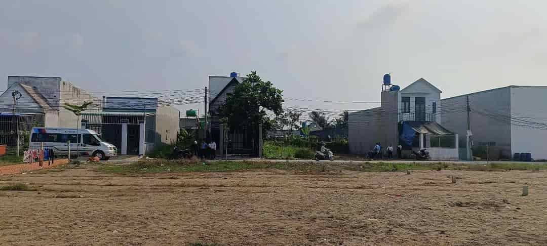 800 triệu có đất xây nhà ngay tại Đức Hòa, Sổ riêng, Đường xe hơi