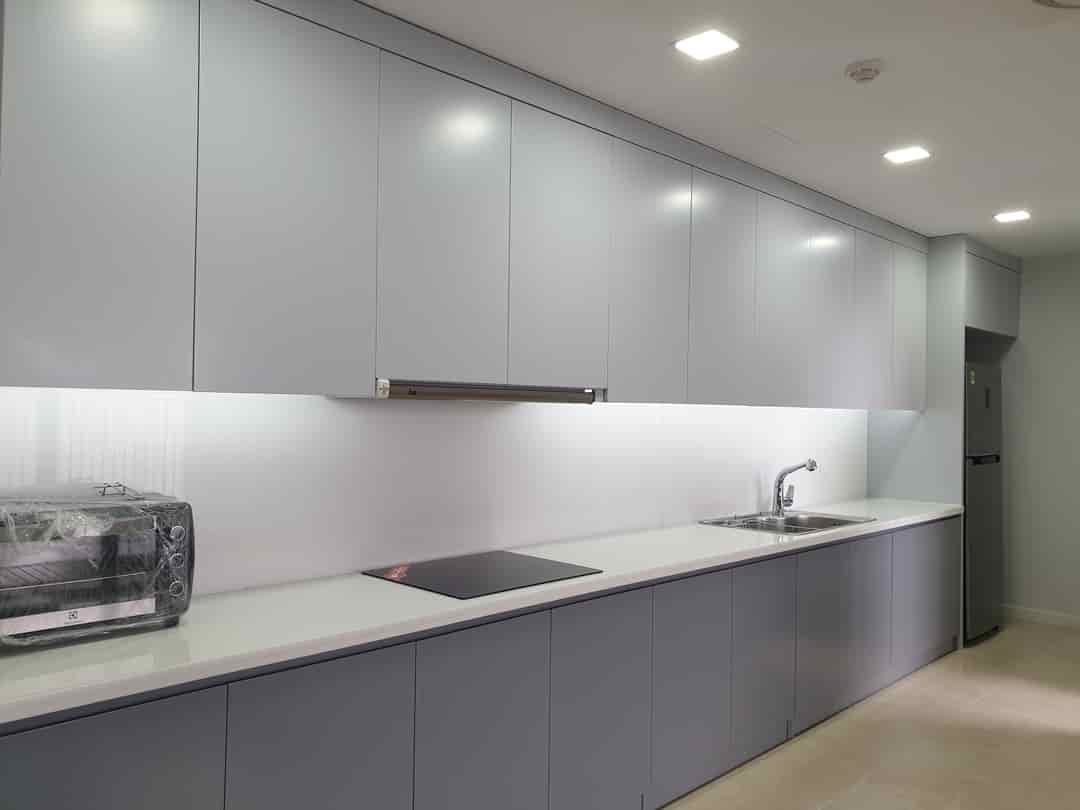 Chủ nước ngoài cần bán căn 2 ngủ rộng dt 75m2, các phòng đều view hồ điều hòa, tầng trung tòa C3 -