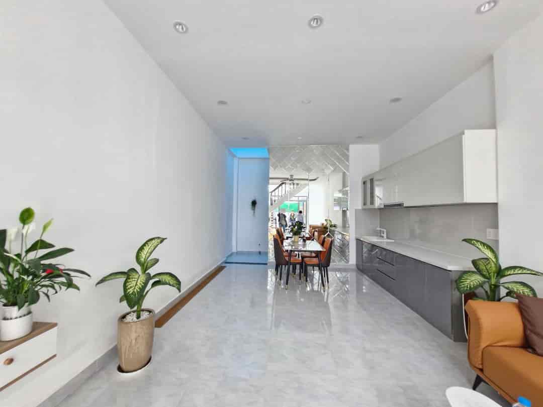 Nhà 2 tầng mới, gần Hồ Bá Phấn, Phước Long A, Q9