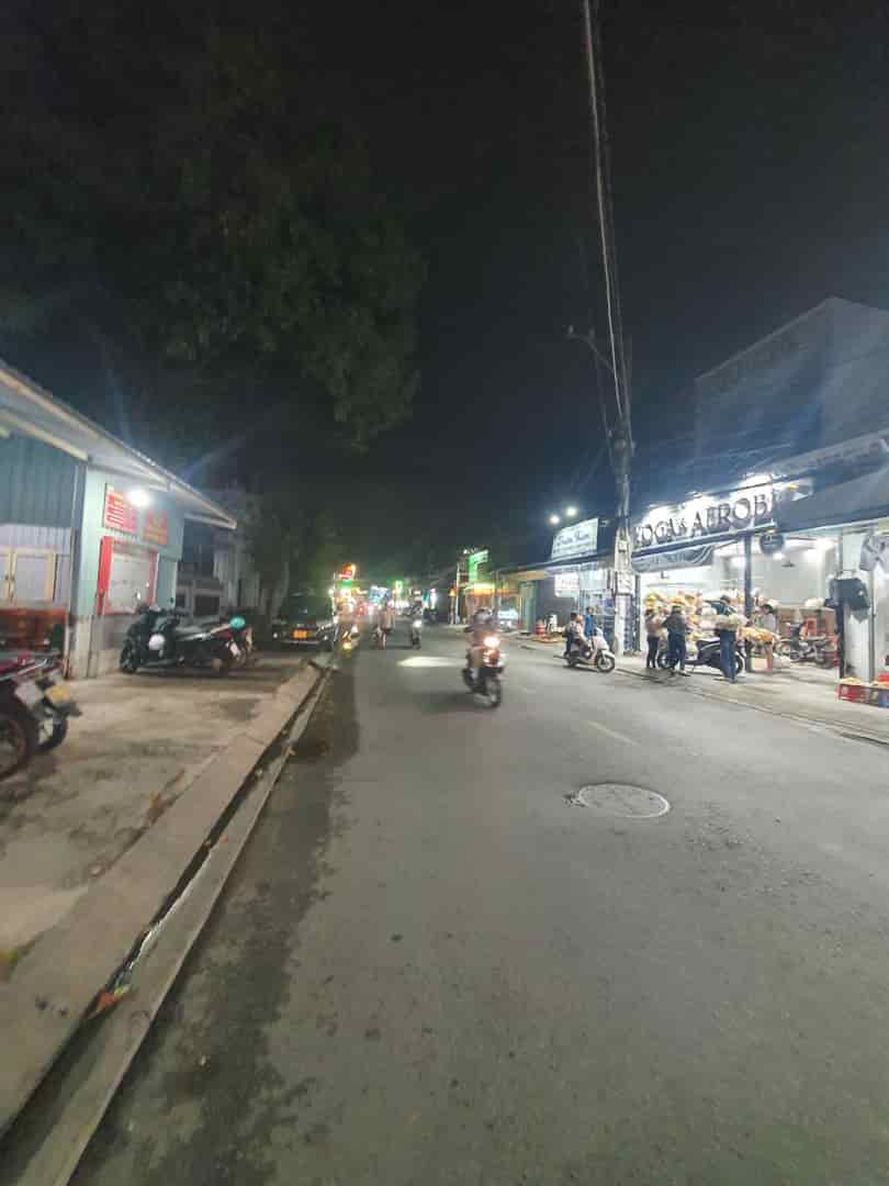 86Tr/m²,  Nhà 3 tầng, MT Kinh Doanh ngay chợ, Dĩ An