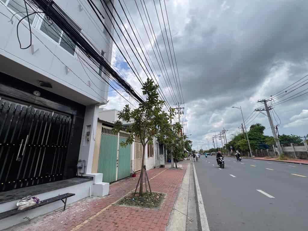 Nhà 4 tầng 6PN- Ngang 8m- MT đường Lê Văn Chí