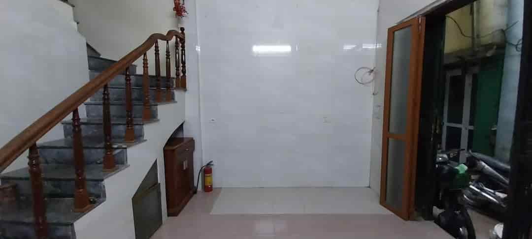 Cho thuê nhà ngõ 155 Chợ Khâm Thiên, 3 tầng x 35m2, 3 PN, 9.8 Triệu/tháng