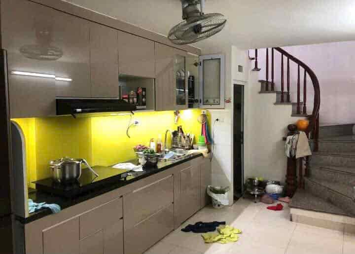 Cho thuê nhà Cầu Bươu, Hà Đông 4.5 tầng x 35m2, 4 ngủ, 3 WC, 9 Triệu KD onl, VP Cty, ở gđ